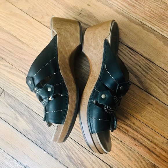 Dansko Serena Slide in Sandals - Picture 1 of 4